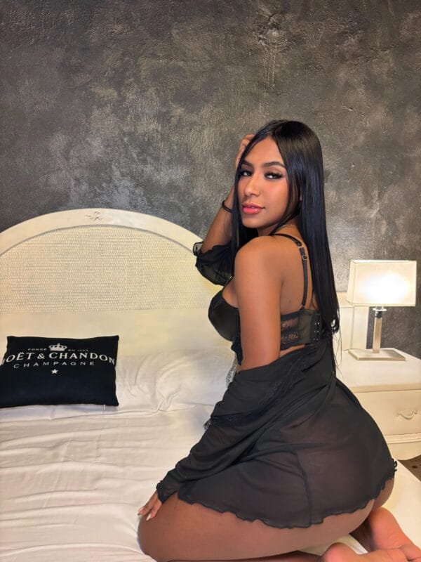 Zoe Luxury Model in Ibiza Zoe Luxury Model in Ibiza