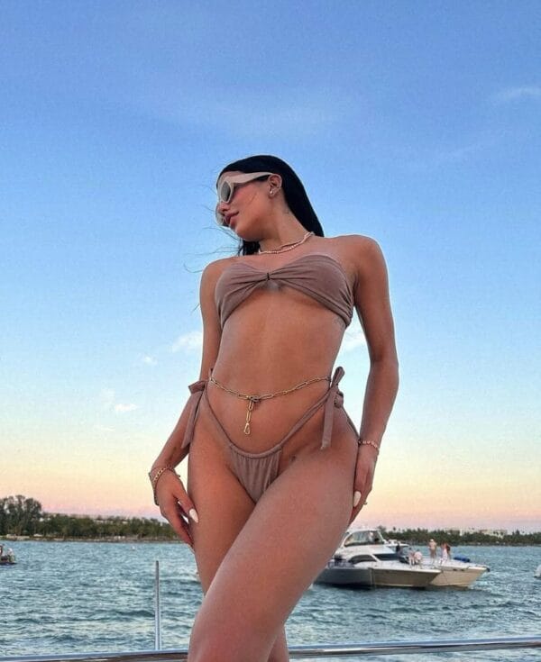 Valeria Puta de Compañía en Ibiza Valeria Puta de Compañía en Ibiza